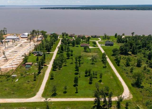 Property at 032 Falcon Pt, Onalaska, TX 77360
