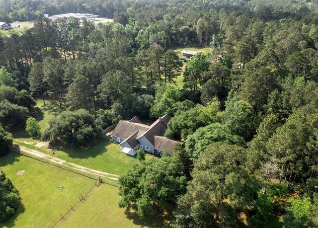 Property at 207 W Neyland St, Colmesneil, TX 75938, 3 beds, 3 baths