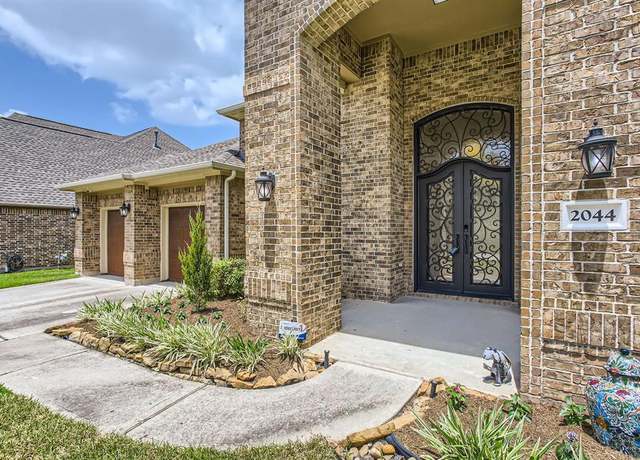 Property at 2044 Doolan Dr, Conroe, TX 77301, 4 beds, 3 baths