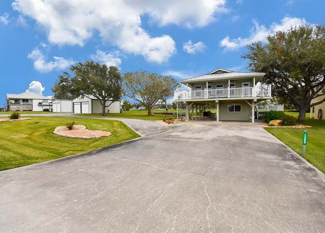 Property at 1289 W Bayshore Dr, Palacios, TX 77465, 3 beds, 2 baths