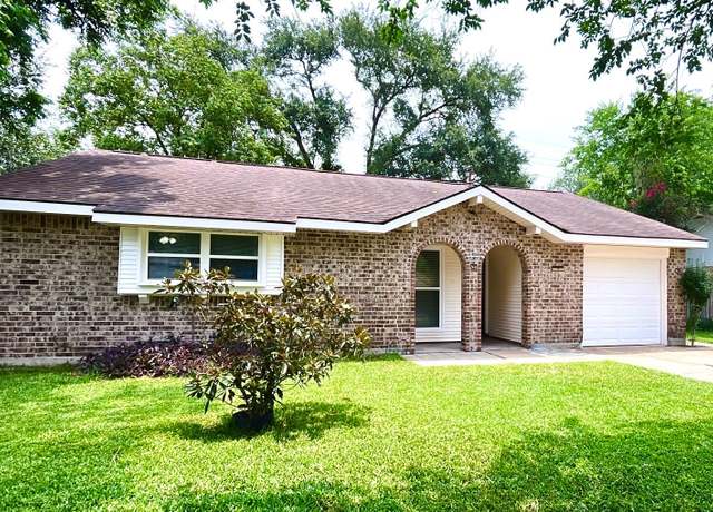 Property at 13419 Greenway Dr, Sugar Land, TX 77498, 3 beds, 2 baths