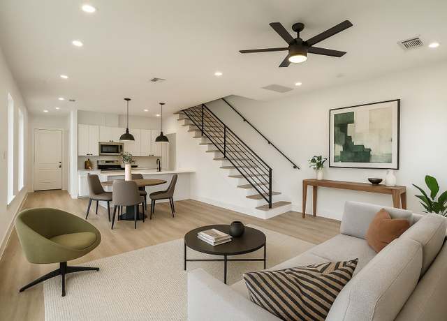 Property at 1504 Griffin St, Houston, TX 77009, 3 beds, 2.5 baths