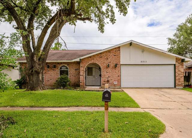 Property at 5511 Hickory Forest Dr, Houston, TX 77088, 4 beds, 2.5 baths