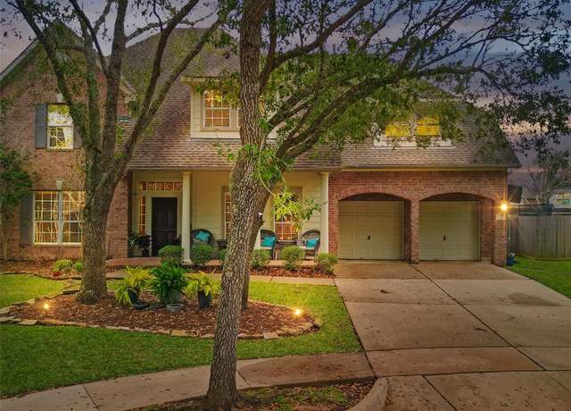 Property at 10010 Ivy Mill Ct, Missouri City, TX 77459, 4 beds, 4.5 baths