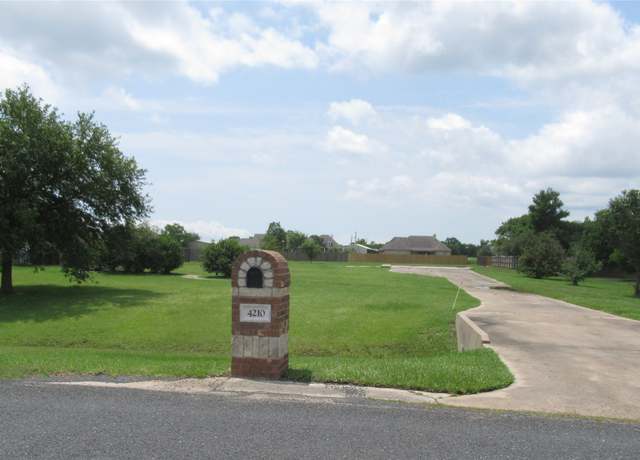Property at 4210 Majestic Dr, Baytown, TX 77523