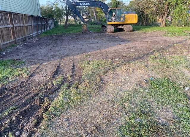 Property at 227 E 38th St, Houston, TX 77018