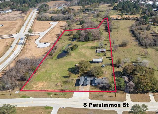 Property at 1515 S Persimmon St, Tomball, TX 77375, 3 beds, 2 baths