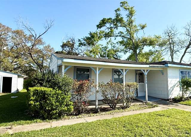Property at 1113 E Cedar St, Angleton, TX 77515, 2 beds, 1 bath