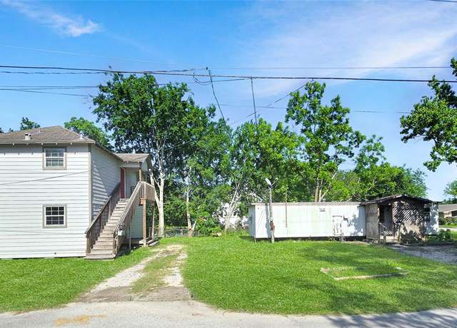Property at 1314 Burbank St, Baytown, TX 77520, 5 beds, 3 baths