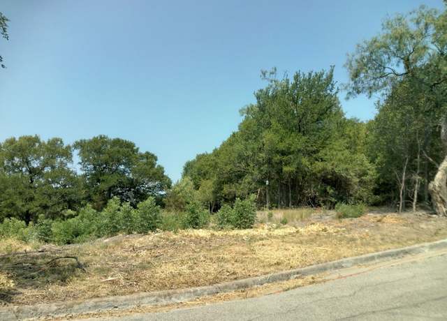 Property at 26 Knob Hill Ct, Cedar Hill, TX 75104