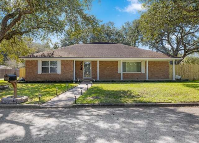 Property at 617 Melody Ln, Eagle Lake, TX 77434, 3 beds, 2.5 baths