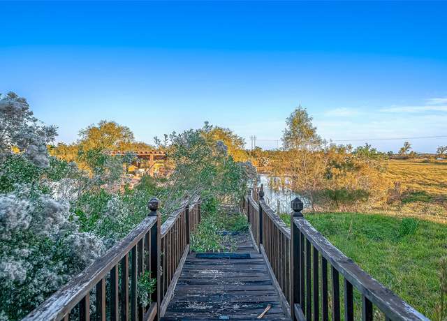 Property at 2830 County Road 290, Angleton, TX 77515, 3 beds, 2 baths