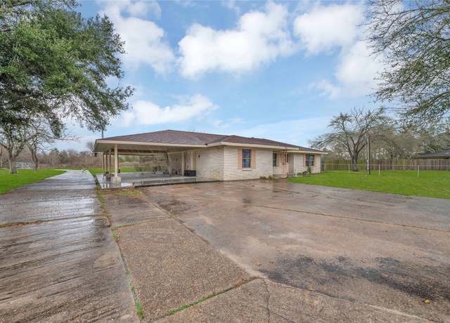 Property at 4706 Redberry Hill Rd, Baytown, TX 77521, 4 beds, 2.5 baths