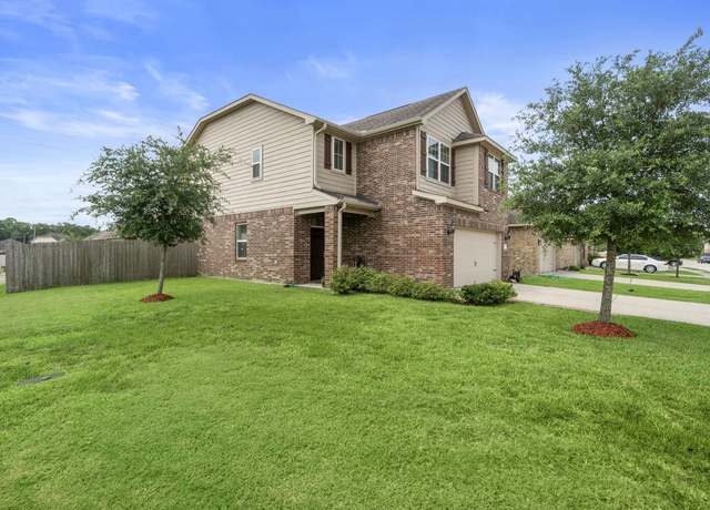 Property at 511 Oporto Path, Crosby, TX 77532, 3 beds, 2.5 baths