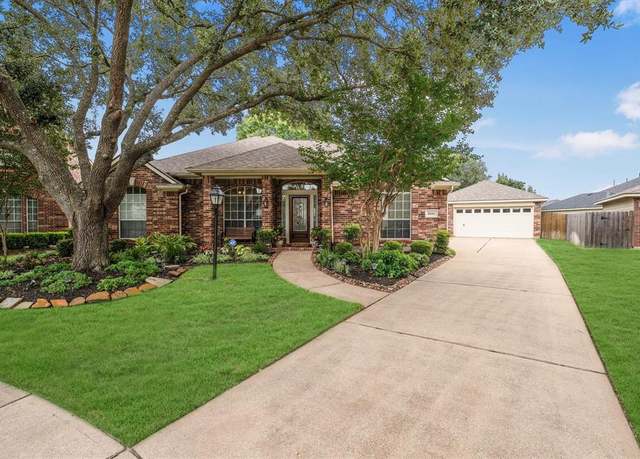 Property at 8938 Ballinger Dr, Houston, TX 77064, 3 beds, 2.5 baths