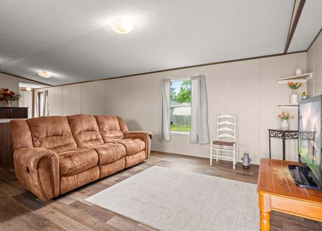 Property at 523 Fairfax Ln, Conroe, TX 77303, 3 beds, 2 baths
