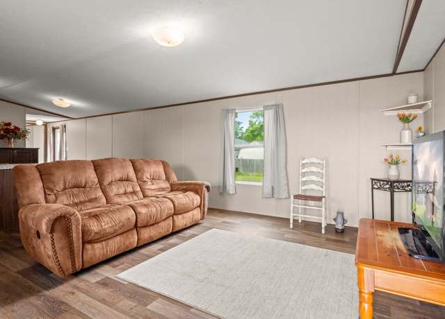 Property at 523 Fairfax Ln, Conroe, TX 77303, 3 beds, 2 baths