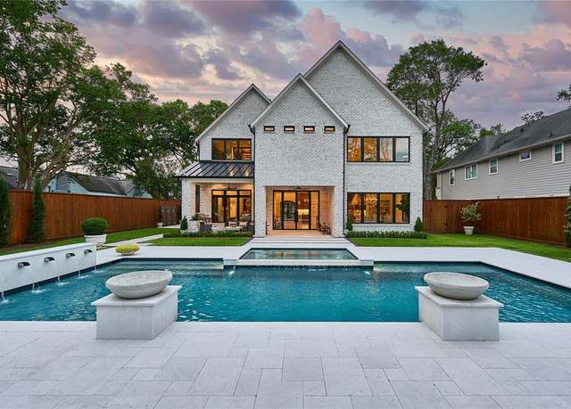 Property at 813 W 32nd St, Houston, TX 77018, 4 beds, 4 baths