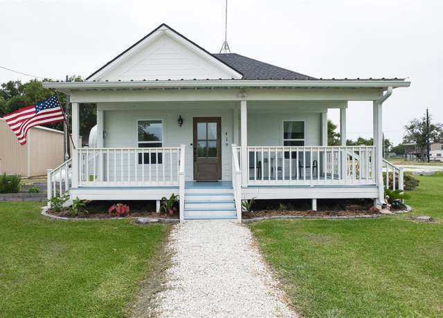 Property at 419 Bernardo St, Matagorda, TX 77414, 2 beds, 2 baths