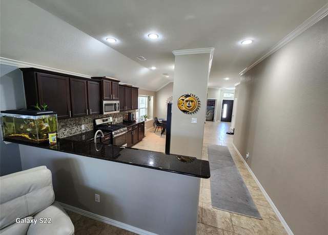 Property at 3050 Coreopsis Ct, Dickinson, TX 77539, 4 beds, 2 baths