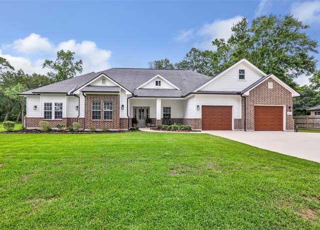 Property at 8118 S Laura Cir, Baytown, TX 77521, 4 beds, 3.5 baths