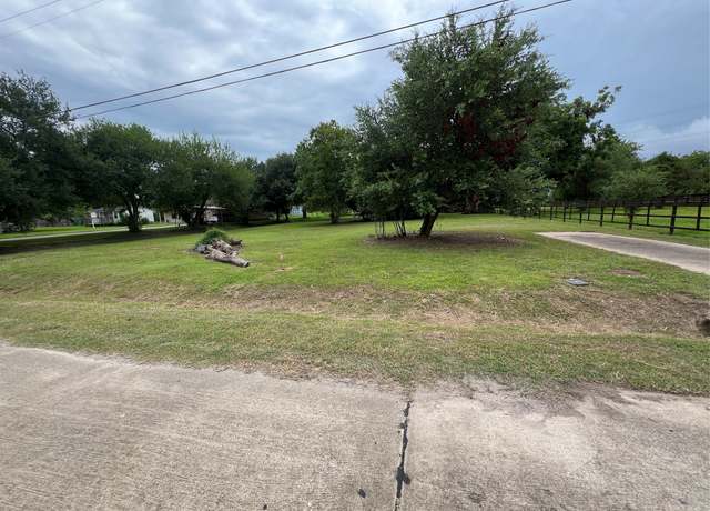 Property at 1001 Bowie St, Baytown, TX 77520