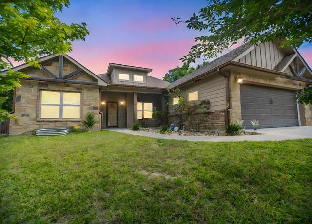 Property at 1212 Parkman St, Lufkin, TX 75901, 3 beds, 2 baths