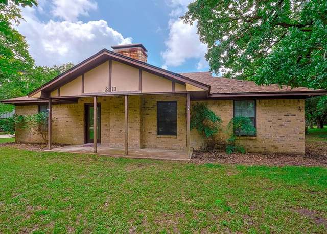 Property at 211 Brantley Ln, Magnolia, TX 77354, 3 beds, 2 baths