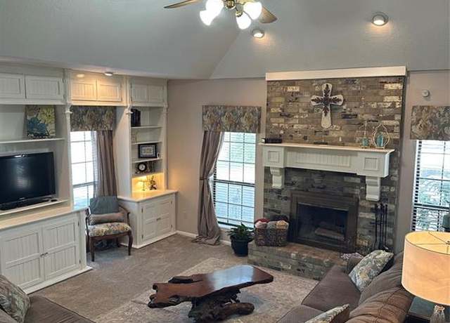 Property at 106 Panorama Dr, Conroe, TX 77304, 4 beds, 3 baths