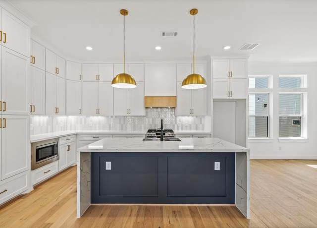 Property at 923 Fisher St Unit B, Houston, TX 77018, 3 beds, 3.5 baths