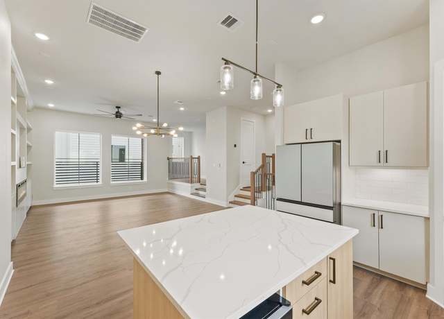 Property at 1932 Purswell Rd, Houston, TX 77055, 3 beds, 3.5 baths