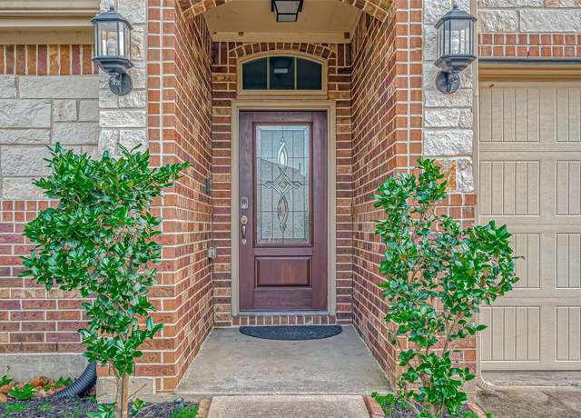 Property at 2255 Golden Laurel Dr, Conroe, TX 77304, 4 beds, 3.5 baths