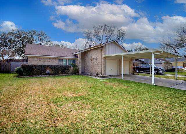 Property at 2913 Marlin Ct S, League City, TX 77573, 3 beds, 2 baths
