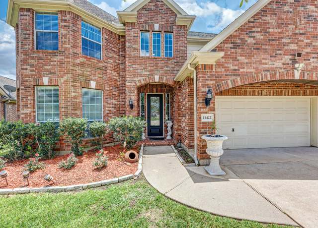 Property at 13422 Great Creek Dr, Pearland, TX 77584, 4 beds, 3.5 baths