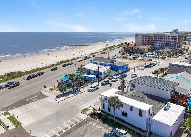 Property at 3102 Avenue S, Galveston, TX 77550, 2 beds, 2.5 baths