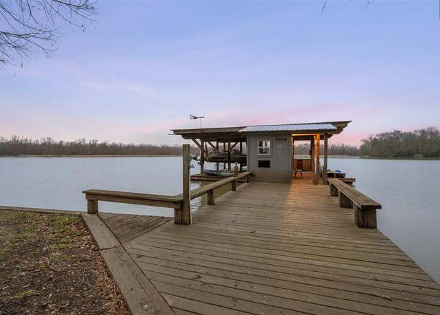 Property at 211 W Lakeside Dr, Huntsville, TX 77320, 3 beds, 3.5 baths