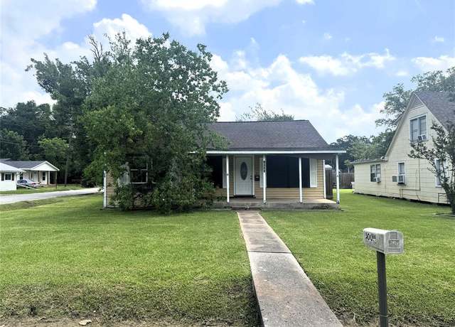 Property at 1007 N Main St, Dayton, TX 77535, 2 beds, 1 bath