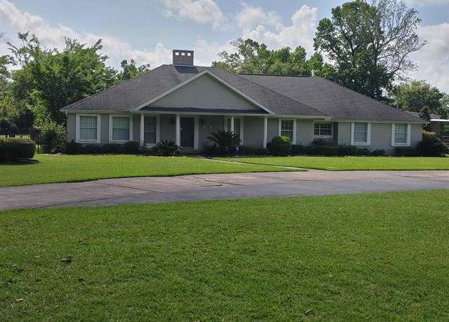 Property at 310 Junker Rd, Beaumont, TX 77707, 4 beds, 3.5 baths