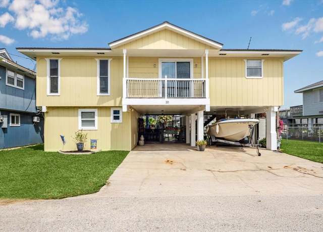 Property at 321 Ling St, Hitchcock, TX 77563, 2 beds, 2.5 baths
