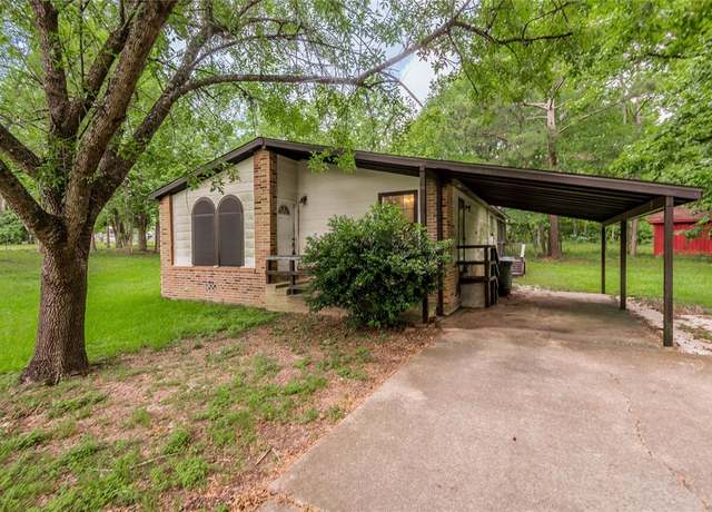 Property at 2240 Easley Cir, Huntsville, TX 77320, 4 beds, 3 baths