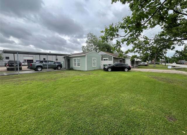Property at 2836 Cochran St, Houston, TX 77009, 4 beds, 2 baths