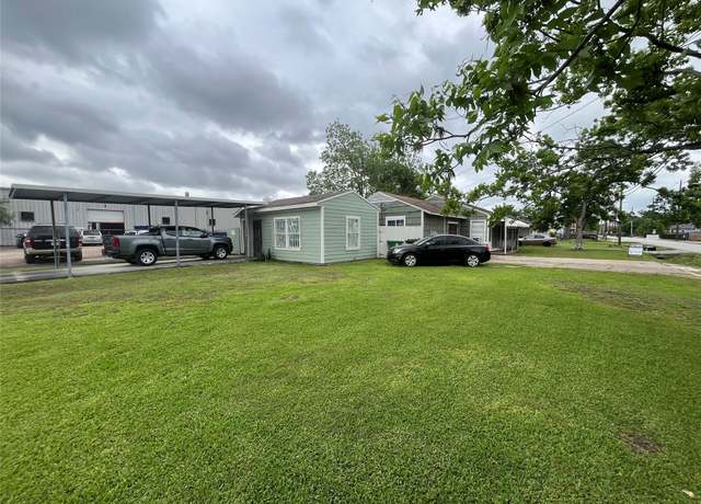 Property at 2836 Cochran St, Houston, TX 77009, 3 beds, 2 baths