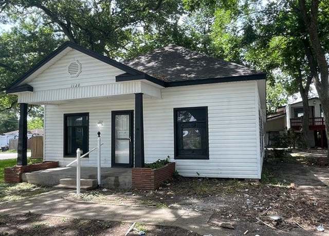 Property at 1120 W Robinson St, Alvin, TX 77511, 3 beds, 3.5 baths