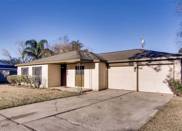 Property at 304 Lisa Ct, Friendswood, TX 77546, 3 beds, 2 baths