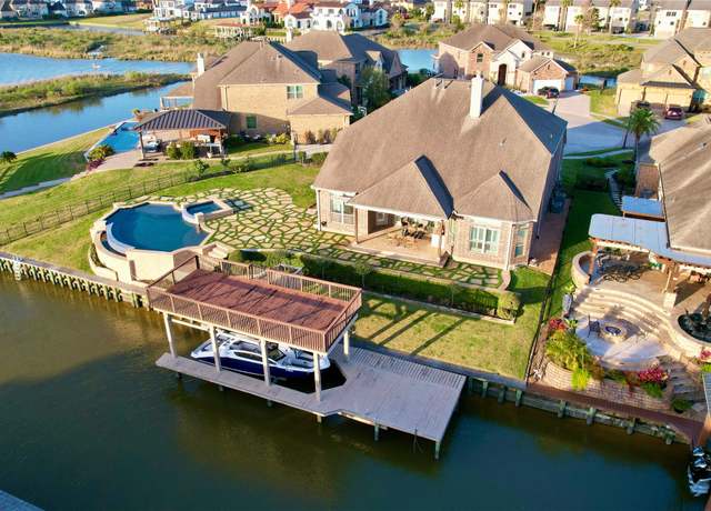 Property at 853 Coastal Ct, League City, TX 77573, 5 beds, 3.5 baths