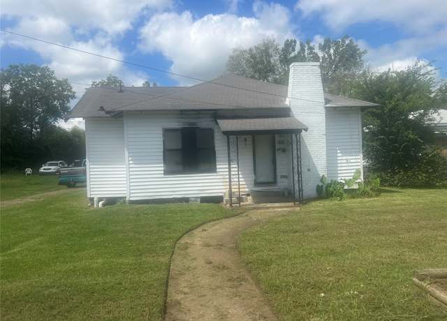 Property at 1101 N 1st St, Lufkin, TX 75901, 4 beds, 2 baths