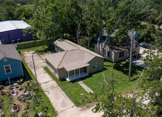 Property at 6310 Amber Dr, Hitchcock, TX 77563, 3 beds, 2 baths