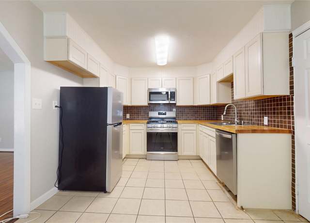 Property at 6310 Amber Dr, Hitchcock, TX 77563, 3 beds, 2 baths