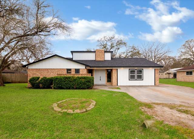 Property at 608 Roene Ln, Brazoria, TX 77486, 5 beds, 2 baths