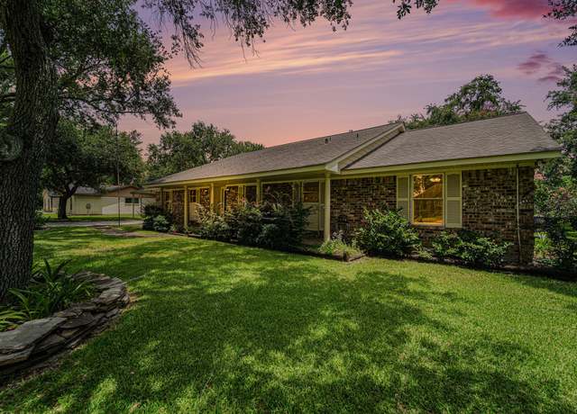Property at 2505 Mary Ave, Pearland, TX 77581, 4 beds, 2 baths